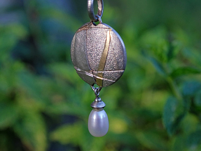 Hoch kreativ - Goldschmiedin Martina Hoch : Anhänger mit Süßwasserzuchtperle